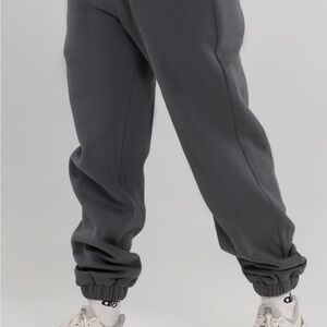 Comfrt Steel Gray Travel Essentials Sweatpants Unisex size Large